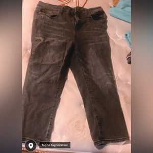 Judy Blue Black Semi-Distressed Capris